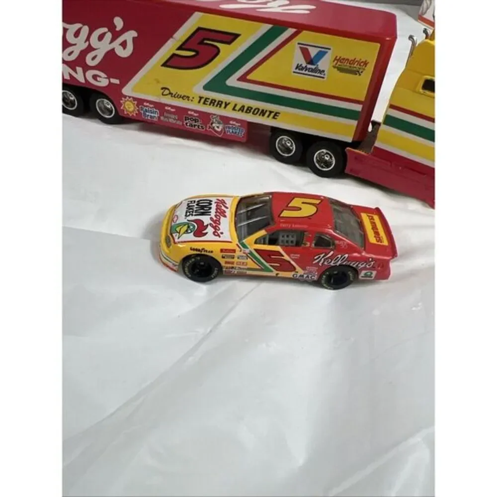 1997 Racing Champions 1:87 Micro Team Transporter NASCAR Terry Labonte Kellogg's